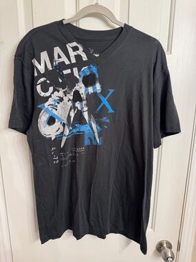 Marc Ecko Black V-Neck Graphic Tee with Blue and White Print